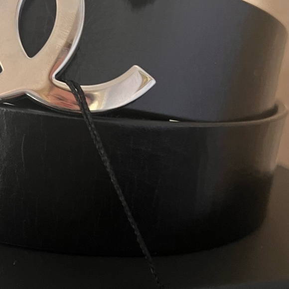 CHANEL ❤️🔥❤️🔥NEW CC LOGO REVERSIBLE BLACK AND WHITE LEATHER BELT Size 80 - Picture 16 of 16